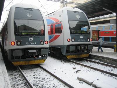 Skoda dobbeltdækker tog på Maserykova banegård i Prag